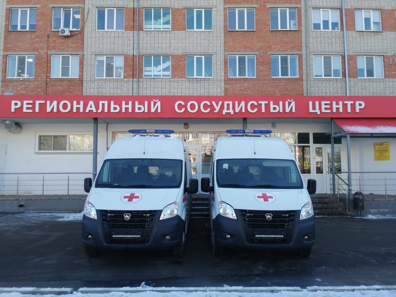 Ейская центральная районная больница получила два новых автомобиля скорой помощи