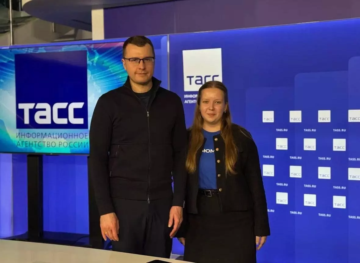 Ейская школьница встретилась с известным телеведущим Павлом Зарубиным в Москве