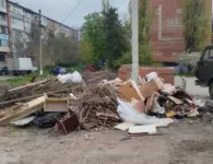 Ейские коммунальщики продолжают работы по наведению санитарного порядка на улицах города