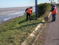 Ейские коммунальщики продолжают работы по наведению санитарного порядка на улицах города