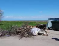 Ейские коммунальщики продолжают работы по наведению санитарного порядка на улицах города
