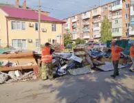 Коммунальные службы Ейска навели порядок в городе перед Последним звонком