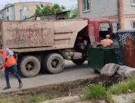 Коммунальные службы Ейска навели порядок в городе перед Последним звонком