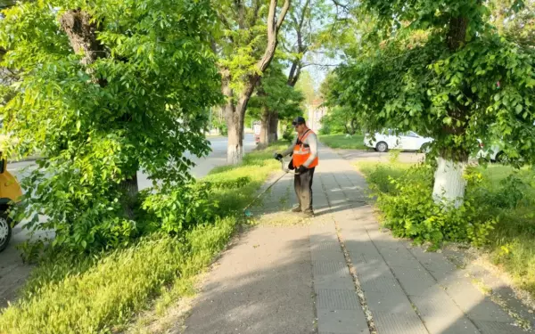 Коммунальные службы Ейска навели порядок в городе перед Последним звонком