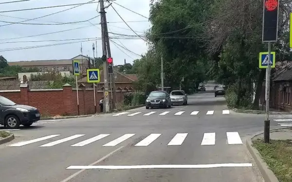 На улице Первомайской в Ейске обновили пешеходные переходы