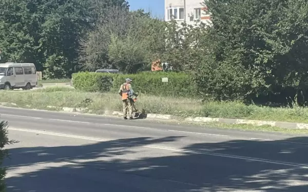 Коммунальщики Ейска наводили порядок на городских улицах