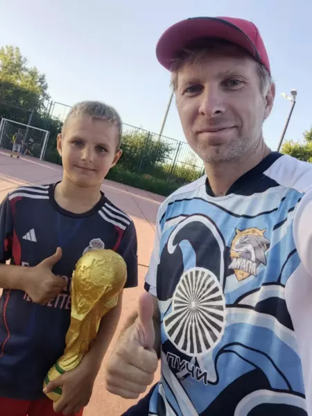 «Футбол — наш образ жизни»: как молодой парень, приехавший из Кирова, развивает детский спорт в Ейском районе