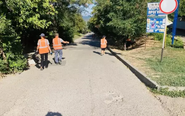 Ейские коммунальщики продолжают наводить порядок в городе
