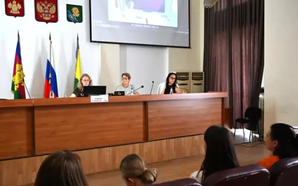 В Ейском районе работодателям напомнили о правилах оформления сотрудников и МРОТ
