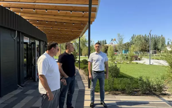 На Ейской косе благоустроили прибрежную зону и убрали незаконные торговые объекты