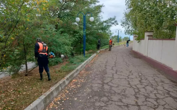 В Ейске продолжают приводить в порядок городские улицы и набережную