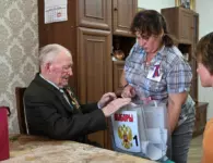 100-летний ветеран Николай Артёмов проголосовал на дому в Ейске