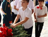 В школе №20 Ейска открыли мемориальную доску в память о Денисе Ставрунове