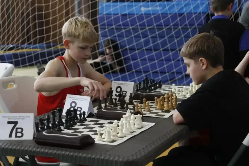 Юные спортсмены Ейска сыграли в шахматы на турнире по боксу