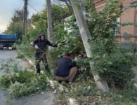 В Ейске коммунальщики продолжают уборку городских территорий