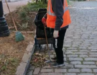 В Ейске коммунальщики продолжают уборку городских территорий