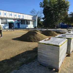 В посёлке Степном благоустраивают ярмарочную площадь